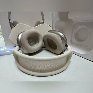 Apple AirPods Max Silver with Cream Ear Cushions